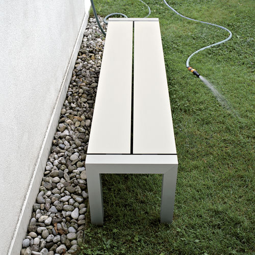 Moderne Gartenbank - SUSHI - Kristalia - anodisiertes Aluminium / Laminat / ohne Rückenlehne
