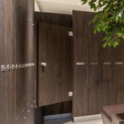 Edelstahl-Garderobenschrank - CORNER - GEKIPS - melaminbeschichtet / HPL / für Sportanlage