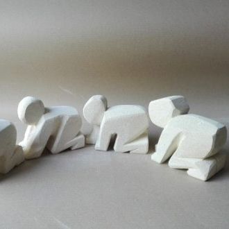 Steinskulptur - Girotondo - stonebreakers - handgefertigt / weiß / gegenständliche Malerei