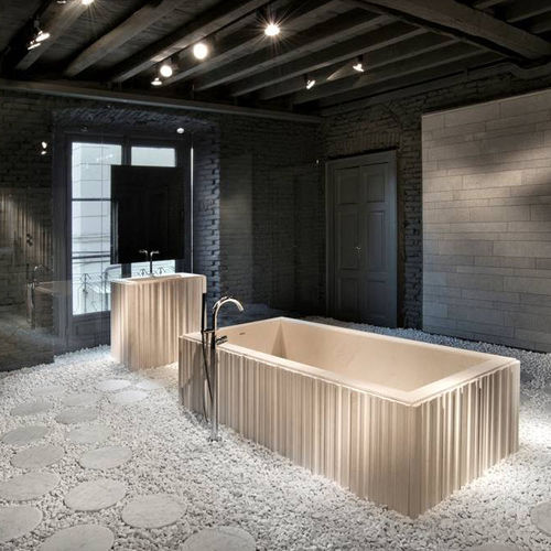 Freistehende Badewanne - ISHUBURO - Salvatori - für Wohnungen / Stein / modern