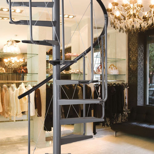 Wendeltreppe - PINIO - Atrium - Metallstufen / mit Metallstruktur / modern