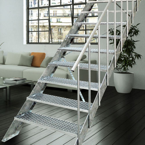 Gerade Treppe - STEP - Atrium - Metallstufen / mit Metallstruktur / modern