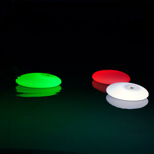 Schwimmende Lampe - GLOUGLOU POL  - Martinelli Luce Spa - rotationsgesintertes Polyethylen / modern / mit Akku