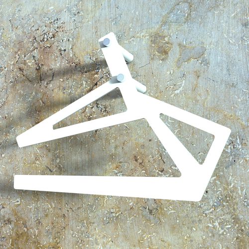 Wandmontierter stummer Diener - DECONSTRUCTION 1 - INSILVIS - Edelstahl / aus lackiertem Stahl / Aluminium