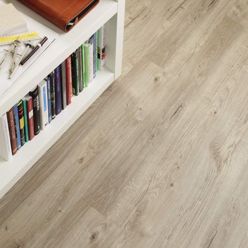 Vinyl-Bodenbelag - SPACIA : SUN BLEACHED OAK - Amtico International - für Wohnhaus / für professionellen Gebrauch / Lamellen