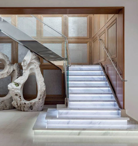 Viertelgewendelte Treppe - Marretti - halbgewendelt / Marmorstufen / mit Edelstahlstruktur