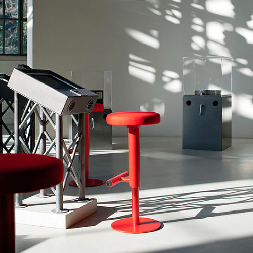 Holz-Arbeitshocker - FIXIE - Tacchini - regelbar / rot / gelb