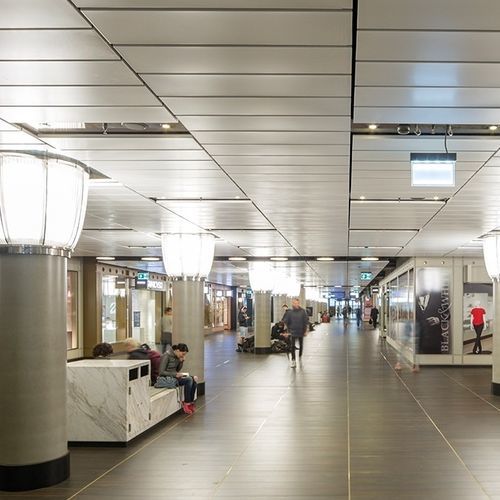Metallzwischendecke - Luxalon® Tiles - Hunter Douglas Architectural - aus Fliesen / für Büro / für Konferenzraum