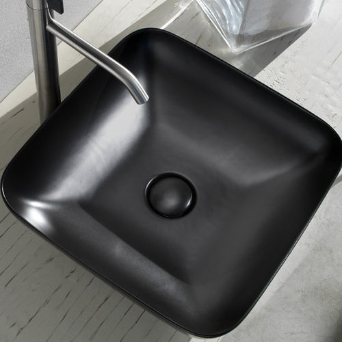 Aufsatzwaschbecken - L606 - A. e T. ITALIA - Keramik / mit integrierter Waschtischplatte / quadratisch