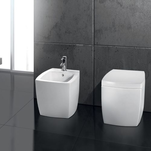 Freistehendes WC - S501 - A. e T. ITALIA - Keramik / für Privatgebrauch / quadratisch