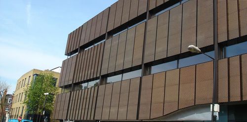 Metall-Metallgewebe - QUEEN MARY INSTITUTE - James & Taylor - für Fassadenverkleidung / ausgebreitet