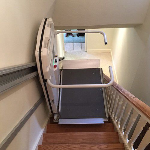 Plattform-Treppenlift / für Personen mit eingeschränkter Mobilität - STRAIGHT  - Platform Lift Company - Standard / für Außenbereich / für den Innenraum