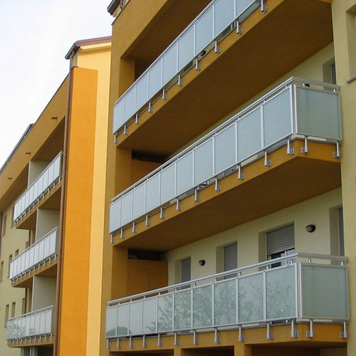 Platten-Balkon - PISA - METRA Building - Glas