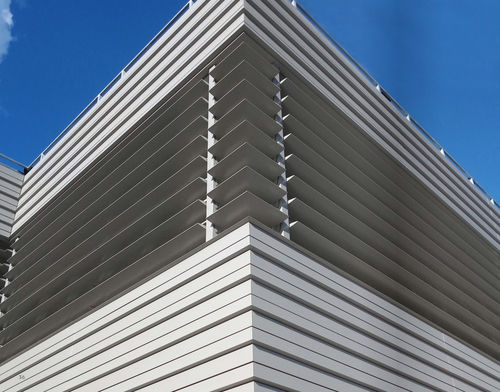 Aluminium-Sonnenschutzlamelle - METRA Building - für Fassaden / für Fenster / vertikal