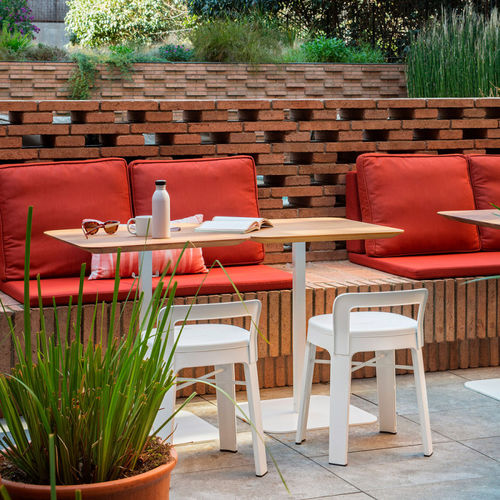 Moderner Bistrotisch - B-AROUND - RS LIFE - Iroko / Gestell aus Stahl / rund