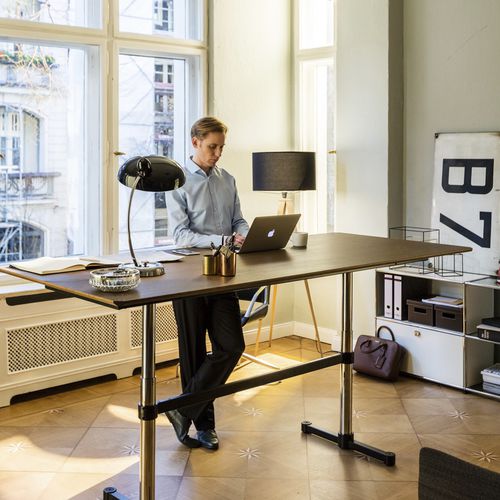 Moderner Arbeitstisch - USM Kitos - USM Modular Furniture - Holz / Gestell aus Metall / rechteckig