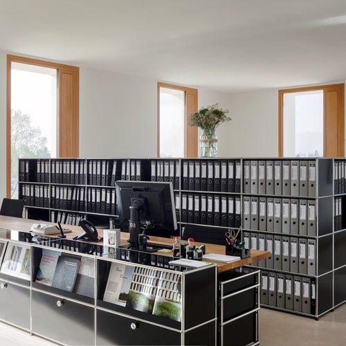 Bodenstehender Prospektständer - USM Haller - USM Modular Furniture - Metall / für Gewerbegebrauch