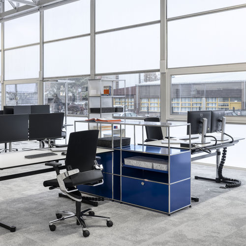 Bodenstehender Schreibtisch - USM Kitos - USM Modular Furniture - modern / lackiertes MDF / Laminat