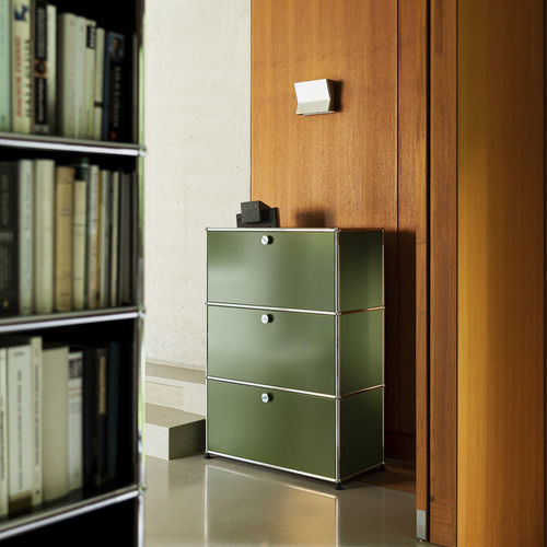 Hohes Sideboard - USM Haller - USM Modular Furniture - modern / Metall / mit Schwingtür