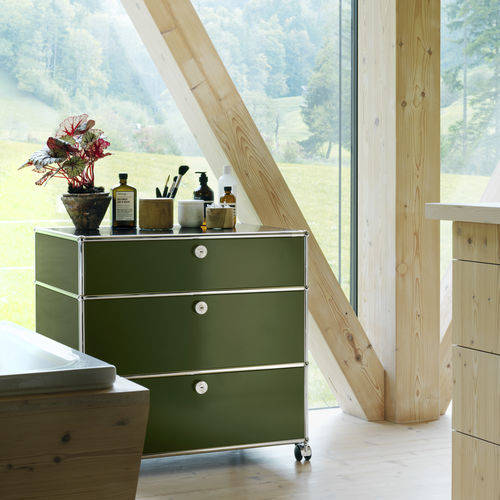 Ablagemöbel mit Rollen - USM Haller - USM Modular Furniture - modern / Metall / grün