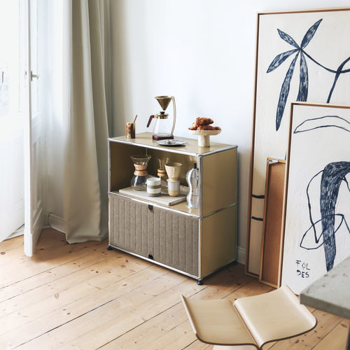 Modernes Sideboard - USM Haller Soft Panel – Taupe - USM Modular Furniture - Synthetikfaser / Recyclingkunststoff / Metall