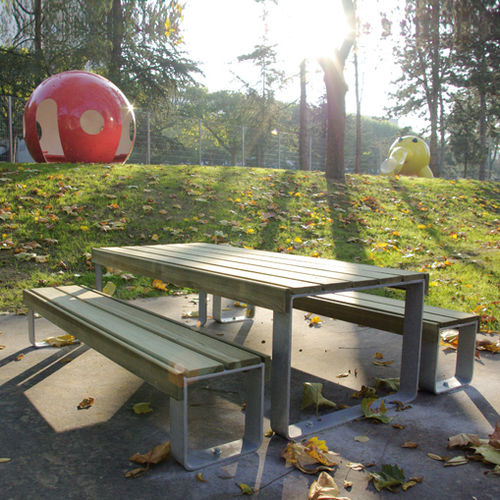 Moderner Picknicktisch - ATLANTIQUE - AREA - Kiefer / Esche / galvanisiertem Stahl