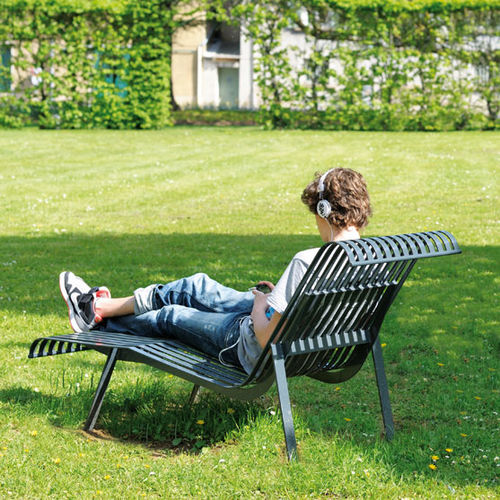 Moderne Sonnenliege - MIRAMAR - AREA - Stahl / für Garten / für öffentliche Bereiche