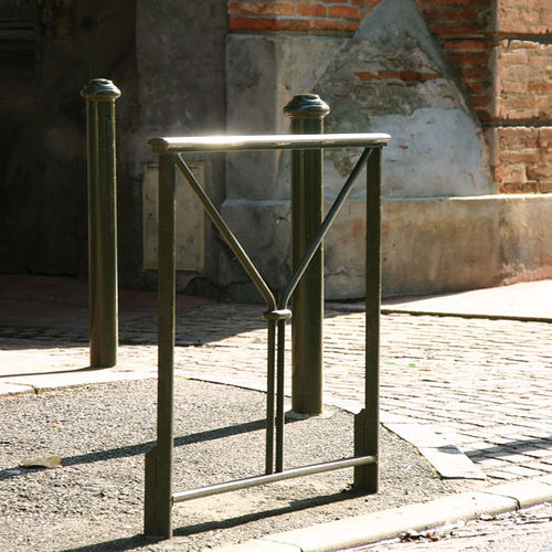 Schutzabsperrung - AGORA  - AREA - feststehend / Stahl / für öffentliche Bereiche