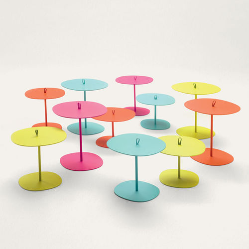 Moderner Beistelltisch - STRAP - PAOLA LENTI - lackiertes Aluminium / quadratisch / für Privatgebrauch