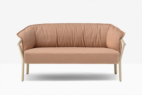 Modernes Sofa - Lamorisse - PEDRALI - Stoff / mit Armlehnen / mit abnehmbarem Kissen