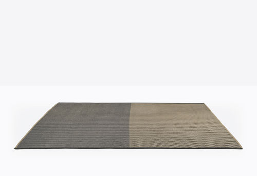 Moderner Teppich - Twiny - PEDRALI - Streifenmuster / geometrisches Muster / Polypropylen