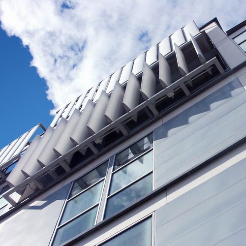Sonnenschutzlamelle / extrudiertes Aluminium - DUTEC 600E - Durmi - für Fassaden / vertikal / schwenkbar