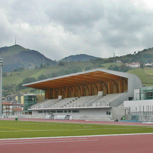 Holz-Dachstuhl / Lamellen - TRIBUNAS CAMPO FUTBOL - Lanik - Zimmerei / für Gewerbegebrauch