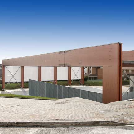 Holz-Dachstuhl / Lamellen - POLIDEPORTIVO EN ARTICA NAVARRA - Lanik - Zimmerei / für Gewerbegebrauch