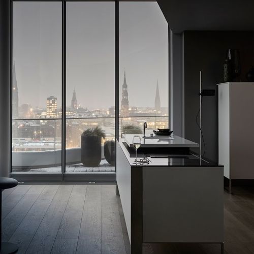 Moderne Küche - +VENOVO - POGGENPOHL - Holzfurnier / lackiertes Holz / Metall