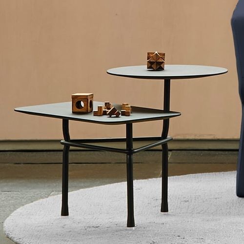 Moderner Beistelltisch - TIERS - Viccarbe - Eiche / MDF / Gestell aus heißlackiertem Stahl