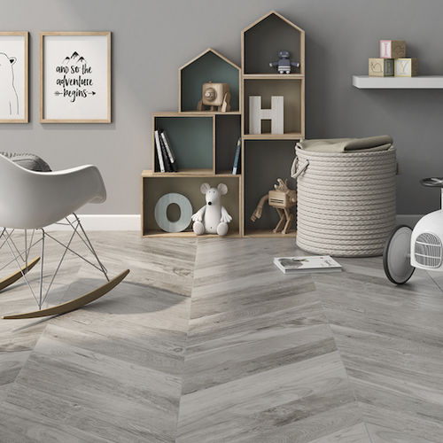 Feinsteinzeugfliesen - CHEVRON - Roca Tile - in Naturoptik / satiniert / für den Innenraum