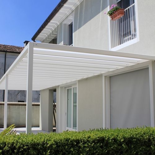 Selbsttragende Pergola - CLOE - FIVE STARS ITALY - angebaut / Aluminium / Polycarbonat-Überdachungen
