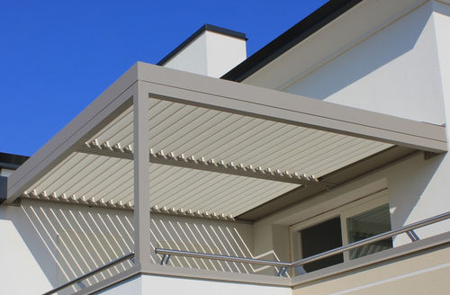 Angebaute Pergola - KIM - FIVE STARS ITALY - Aluminium / mit orientierbaren Lamellen / mit Sonnenschutzlamellen