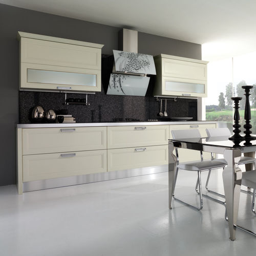 Moderne Küche - VICTORIA - Torchetti Cucine - Holz / mit Griffen / lackiert
