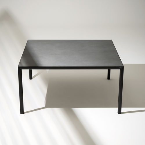 Moderner Esstisch - PLEIN AIR 007 - RODA - Glas / Sandstein / Gestell aus lackiertem Aluminium