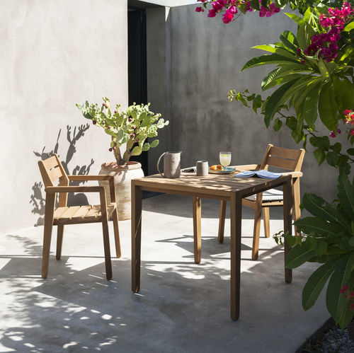 Moderner Esstisch - ZANIA 080 - RODA - Iroko / Gestell aus Iroko / quadratisch