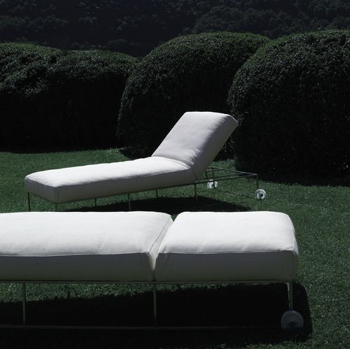 Moderne Sonnenliege - ILE CLUB  - Living Divani - Stoff / Leder / Edelstahl