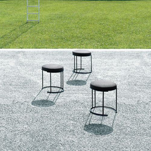 Moderner Hocker - NINA - Living Divani - Leder / Stoff / Gestell aus Stahl