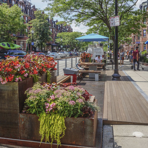 Parklet mit integrierten Pflanzkübeln - Streetlife