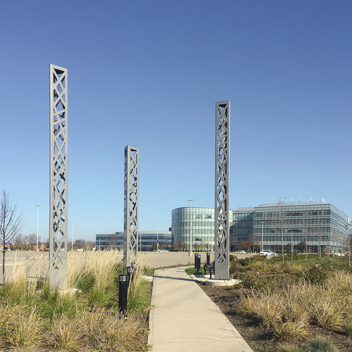 Cortenstahl-Skulptur - OPEN PILLARS - Streetlife - für Außenbereich / freistehend / für öffentliche Bereiche