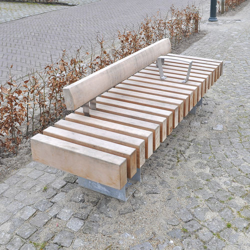 Moderne Bank für den öffentlichen Raum - Rough&Ready Crosswise - Streetlife - Holz / galvanisiertem Stahl / Cortenstahl