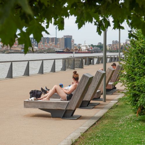 Moderne Sonnenliege - HEAVY-HEAVY - Streetlife - Massivholz / aus recyceltem Material / galvanisiertem Stahl
