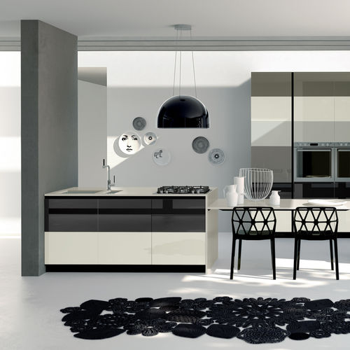 Moderne Küche - TETRIX - SCAVOLINI - Holzfurnier / Marmor / Quarz