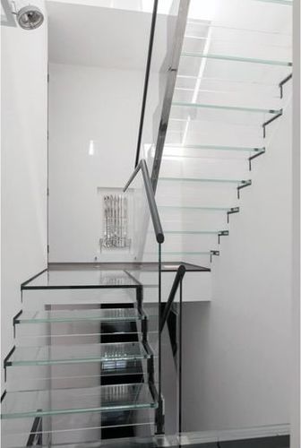 Gerade Treppe - LAMINATION STRENGTH - Cantifix - halbgewendelt / Glasstufen / mit Glasstruktur